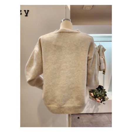 레드 리본 자수 니트