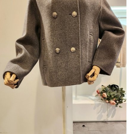 뒷 비죠장식 더블 코트