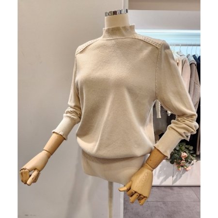 어깨 진주 프릴 반목 니트