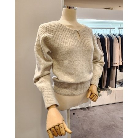 슬릿 진주장식 니트