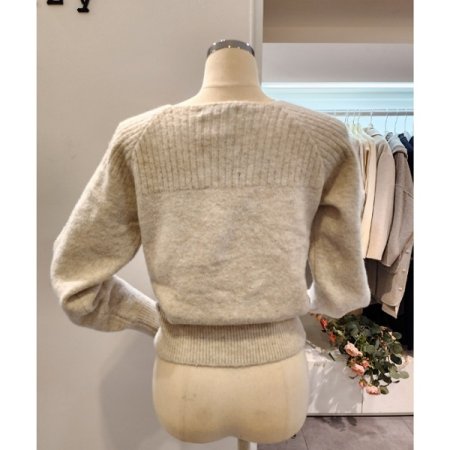 슬릿 진주장식 니트