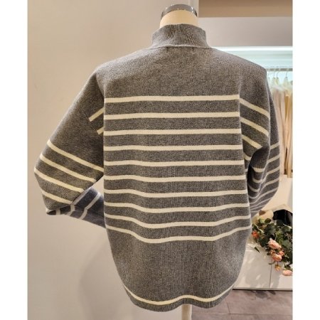 로고레터링 스트라이프 니트