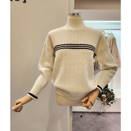 꽈배기 줄 배색 폴라 니트