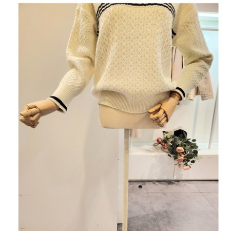 꽈배기 줄 배색 폴라 니트