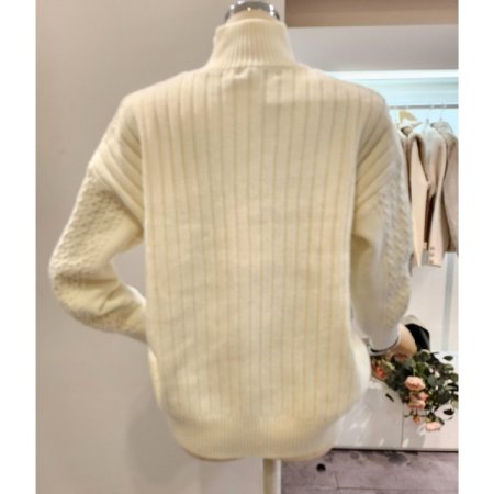 꽈배기 줄 배색 폴라 니트