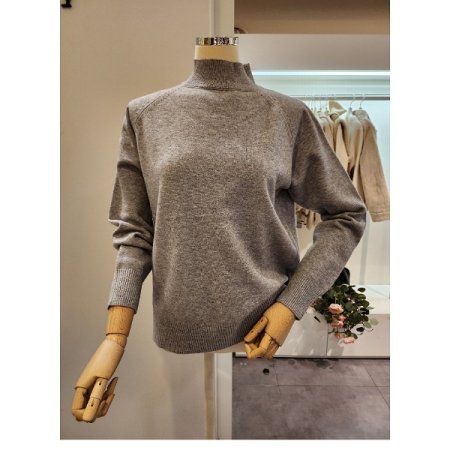 옆 트임 폴라 니트