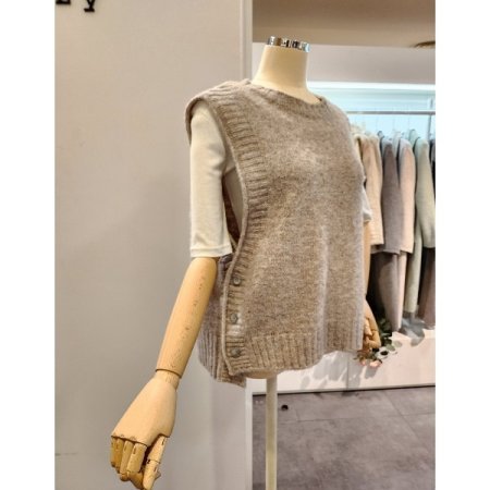 옆단추 루즈핏 니트 조끼