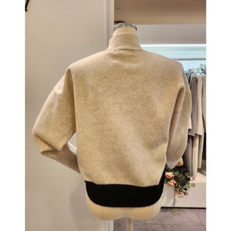 폴라 언더 레터링 니트