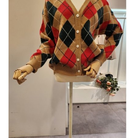 아가일 브이넥 니트 가디거