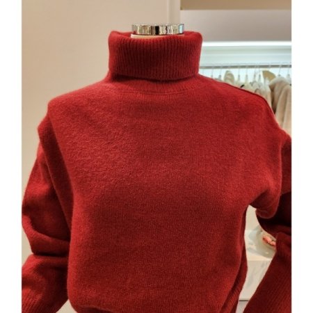 터틀넥 쓰리버튼 포인트 니트