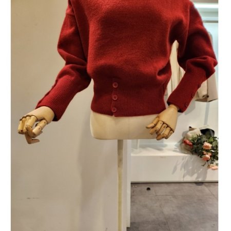 터틀넥 쓰리버튼 포인트 니트