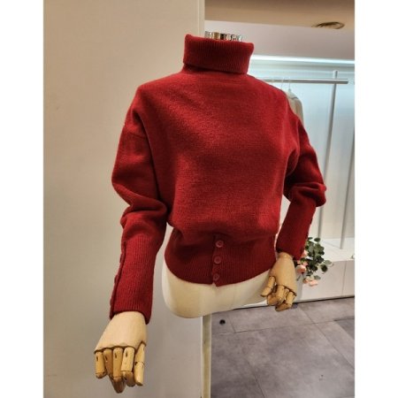 터틀넥 쓰리버튼 포인트 니트