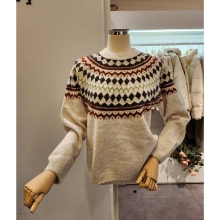 다이아 패턴 라운드넥 니트