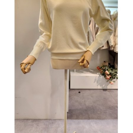 금장 장식 반폴라 니트