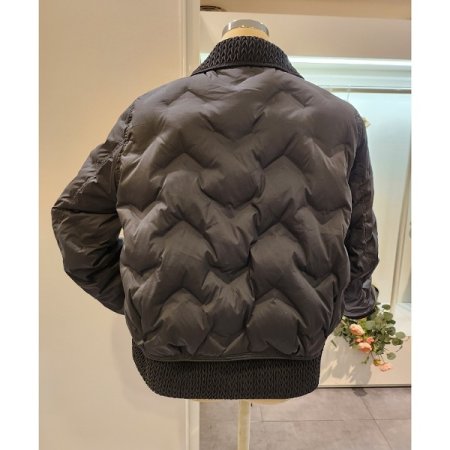 금장 카라 배색 덕 다운 점퍼