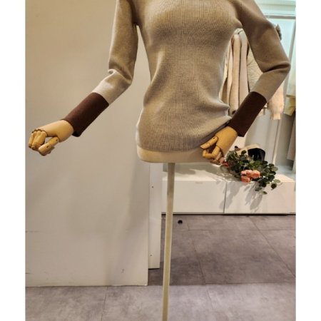 소매배색 폴라 골지 니트