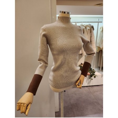 소매배색 폴라 골지 니트