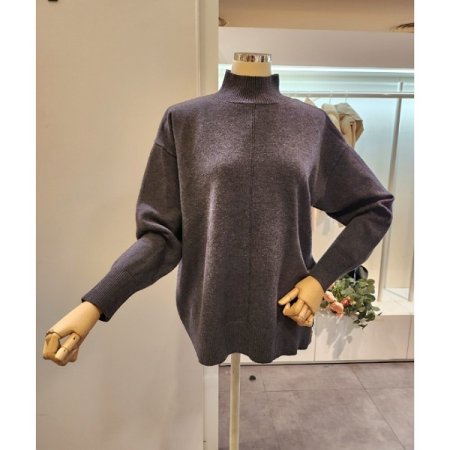 폴라 옆트임 단추장식 니트