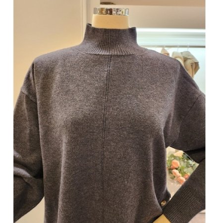 폴라 옆트임 단추장식 니트