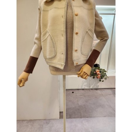 니트카라 스티치 디테일 베스트