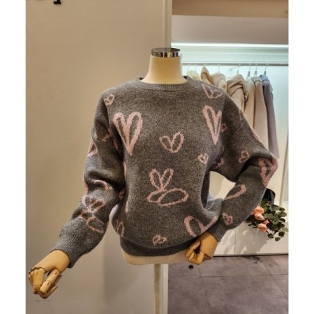 하트 패턴 라운드넥 니트