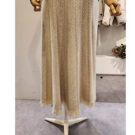 밑단 태슬 꽈배기 니트스커트