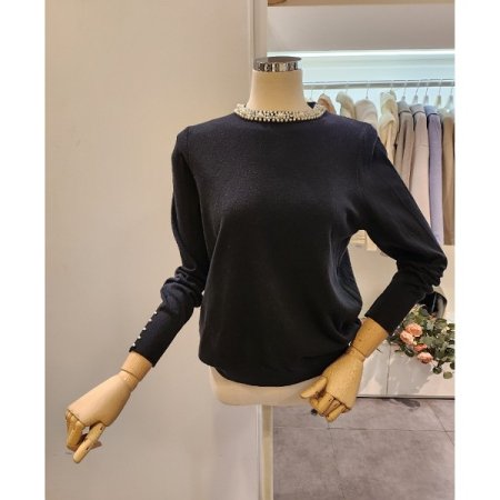 넥라인 진주장식 니트