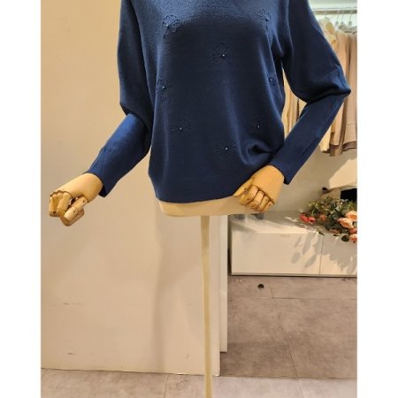 잎 장식 반폴라 니트