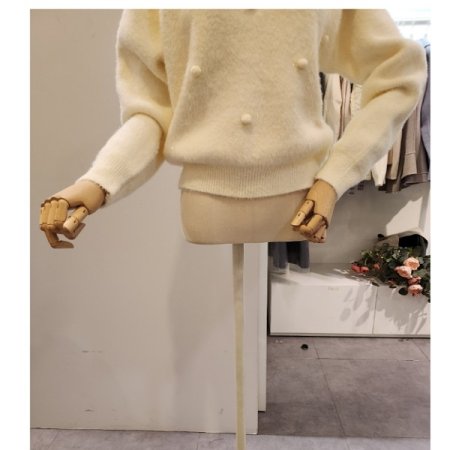 방울 장식 라운드넥 니트