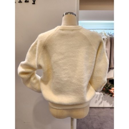 방울 장식 라운드넥 니트