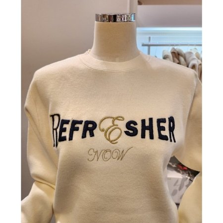 영어 레터링 라운드넥 니트