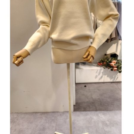 영어 레터링 라운드넥 니트