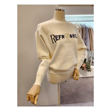 영어 레터링 라운드넥 니트