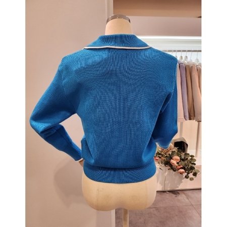 레터링 슬릿카라 니트