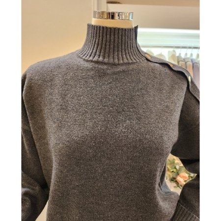 숄더 장식 폴라 니트