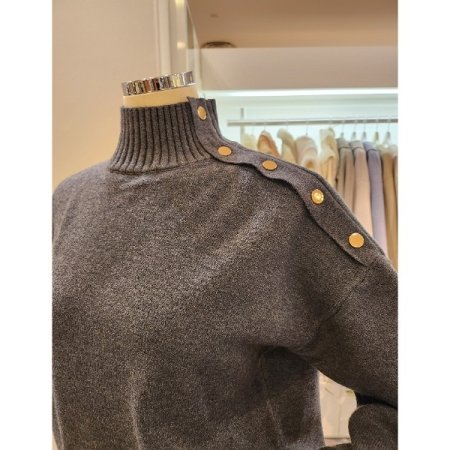 숄더 장식 폴라 니트