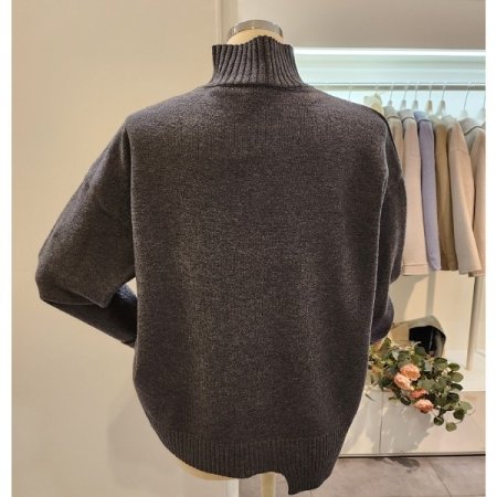 숄더 장식 폴라 니트