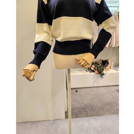 카라 줄무늬 배색 니트