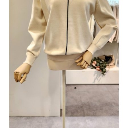 진주 브로치 카라 배색 니트