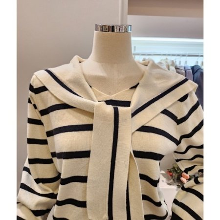 어깨숄 스트라이프 니트