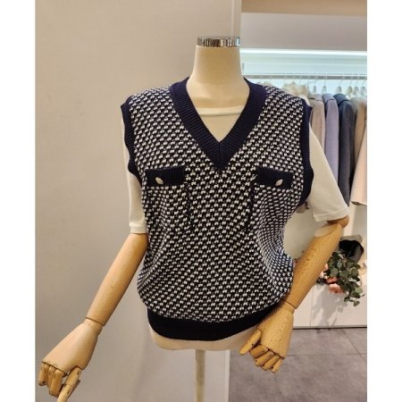 양포켓 패턴 브이넥 니트베스트