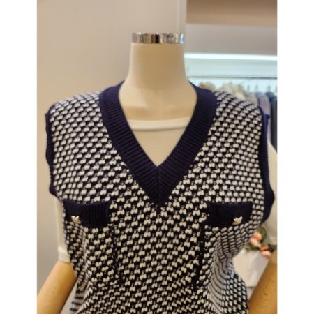 양포켓 패턴 브이넥 니트베스트