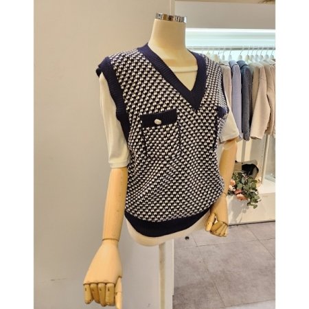 양포켓 패턴 브이넥 니트베스트