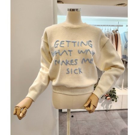 영어 레터링 라운드넥 니트