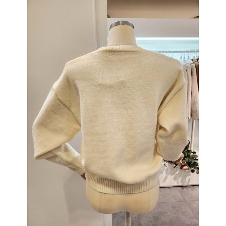 영어 레터링 라운드넥 니트