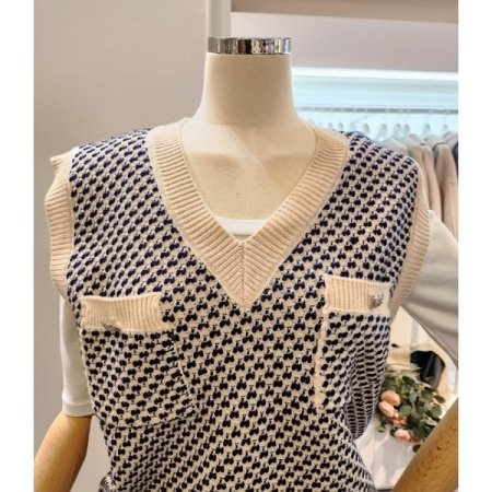 브이넥 배색 패턴 니트 조끼