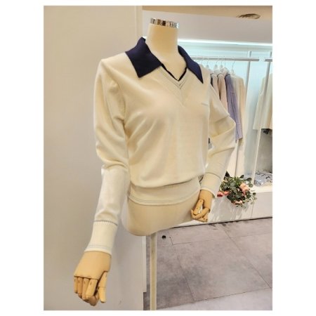 카라 배색 자수 니트