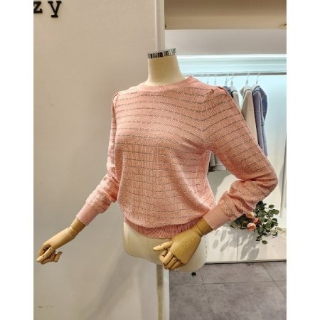 어깨 핀턱 배색 니트