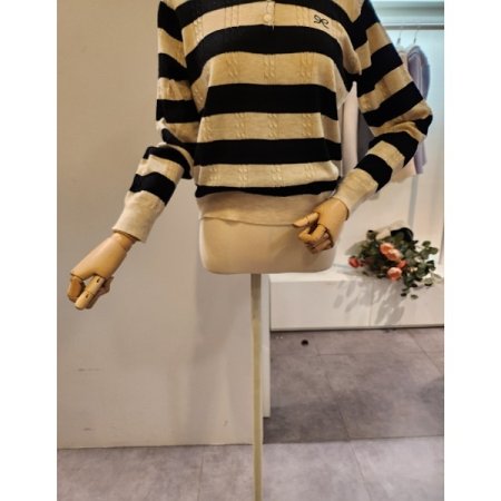 리본 스트라이프 카라 니트