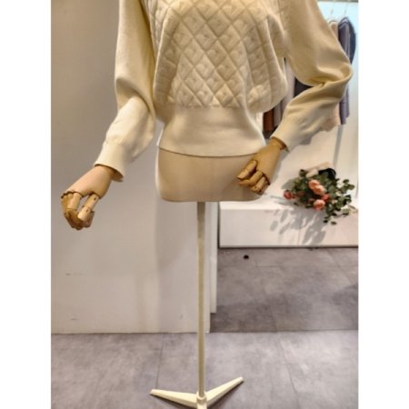 다이아 패턴 라운드넥 니트